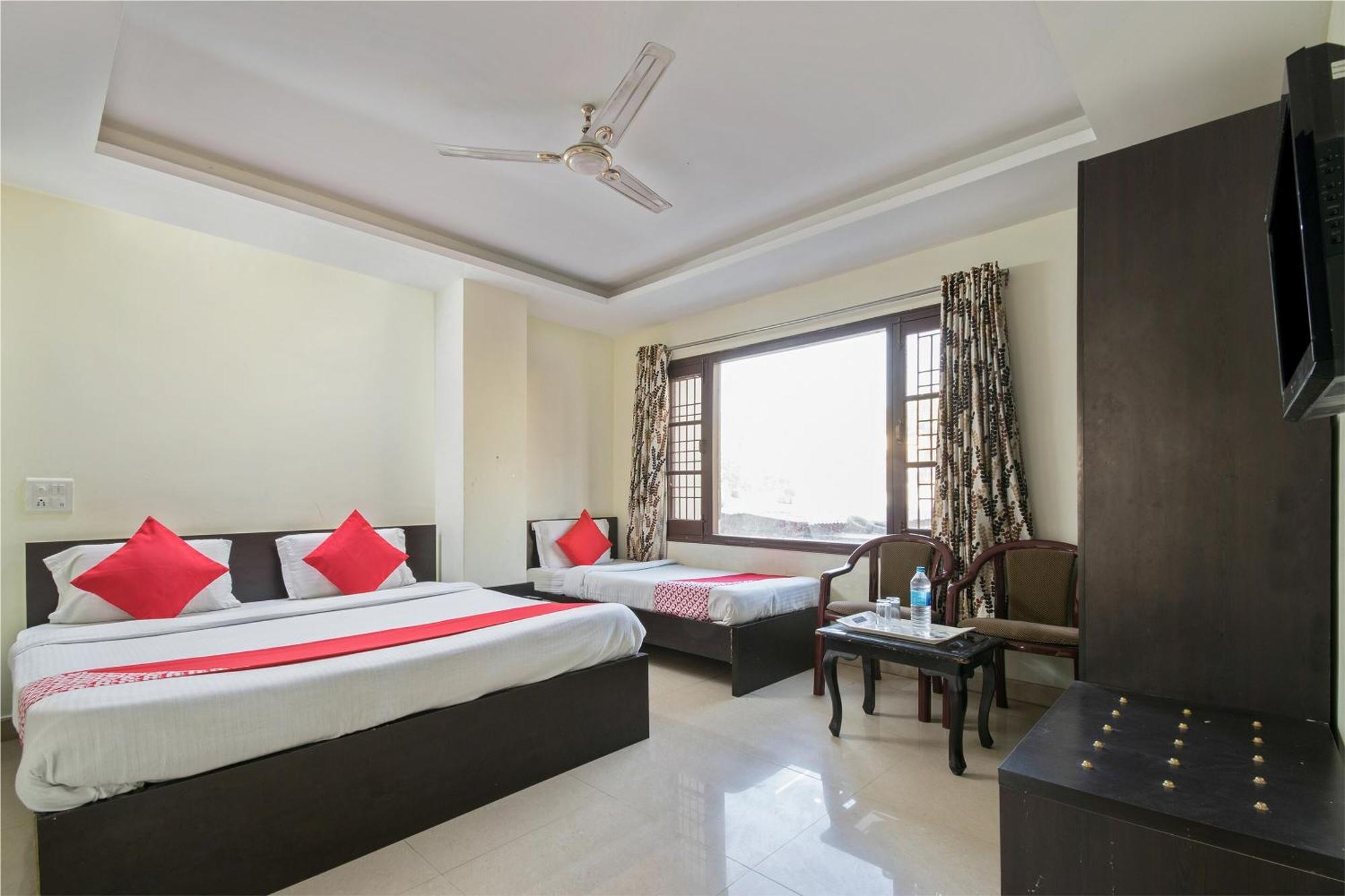 Oyo Hotel Triund Regency カトラ エクステリア 写真