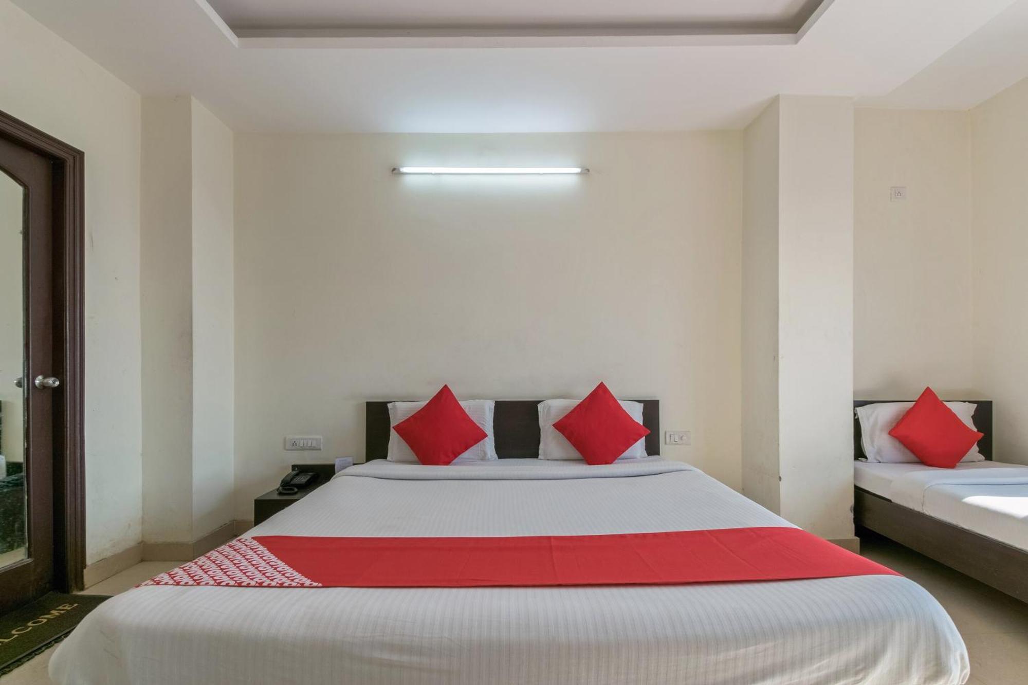Oyo Hotel Triund Regency カトラ エクステリア 写真