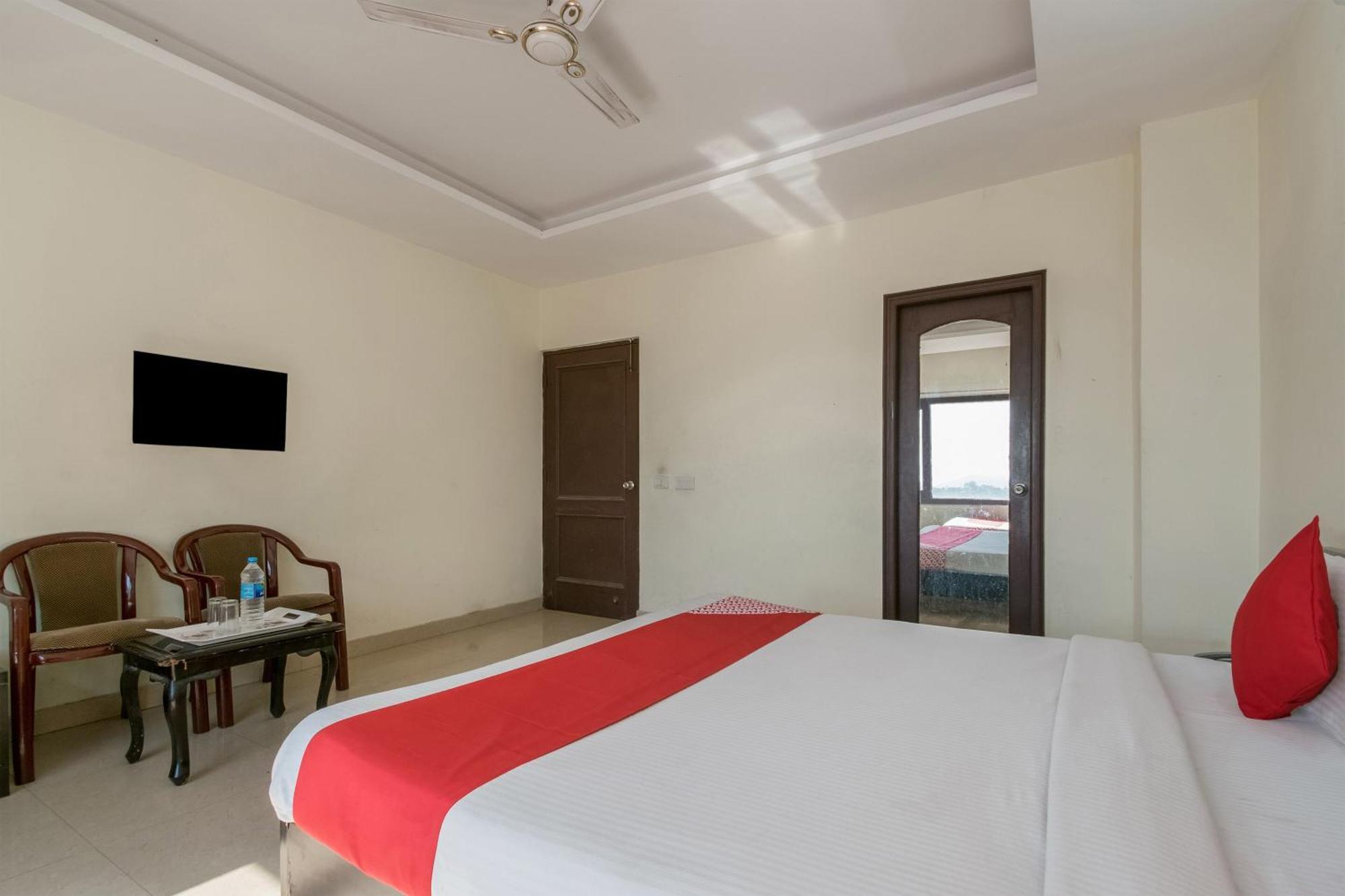 Oyo Hotel Triund Regency カトラ エクステリア 写真