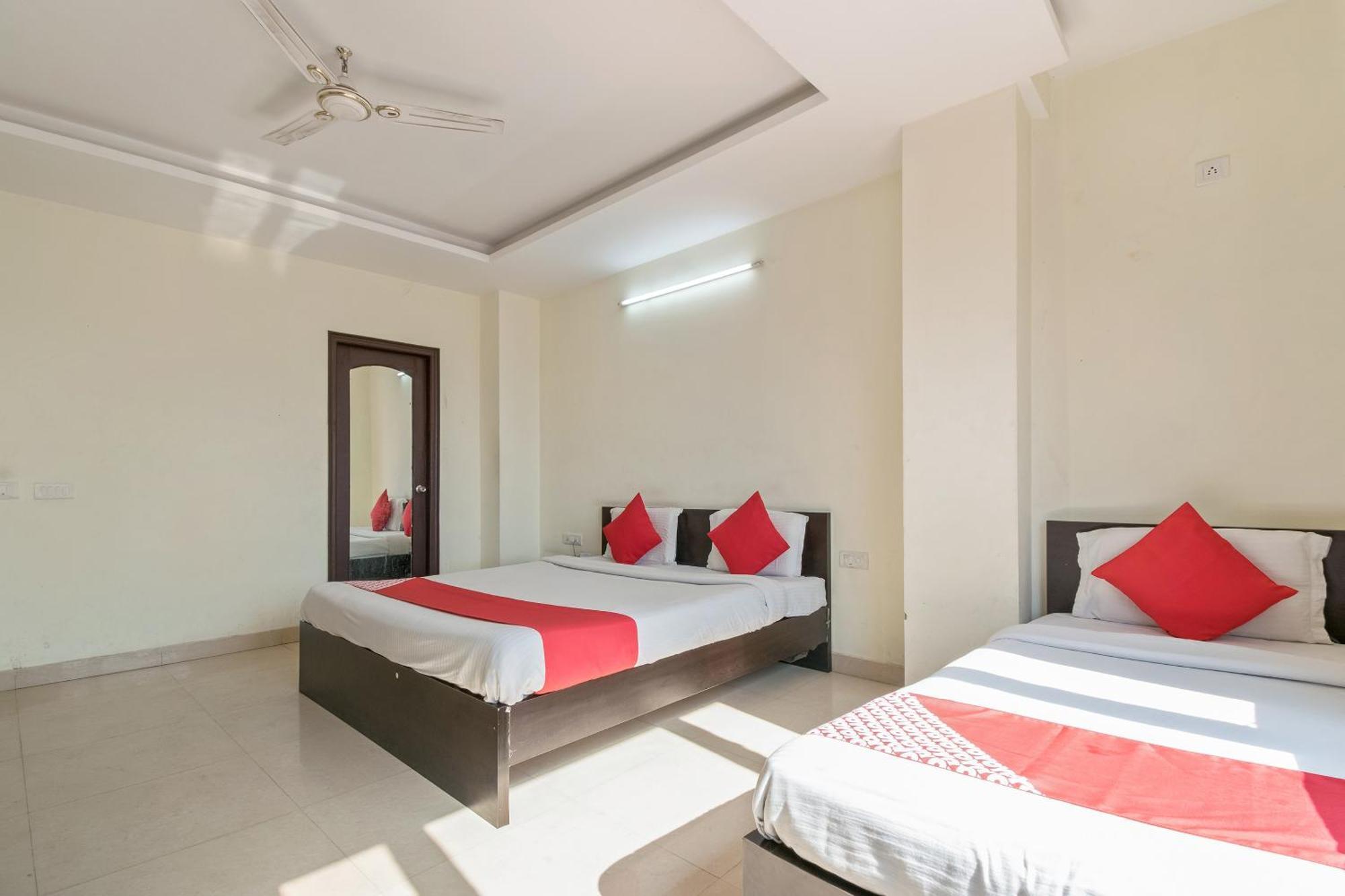 Oyo Hotel Triund Regency カトラ エクステリア 写真