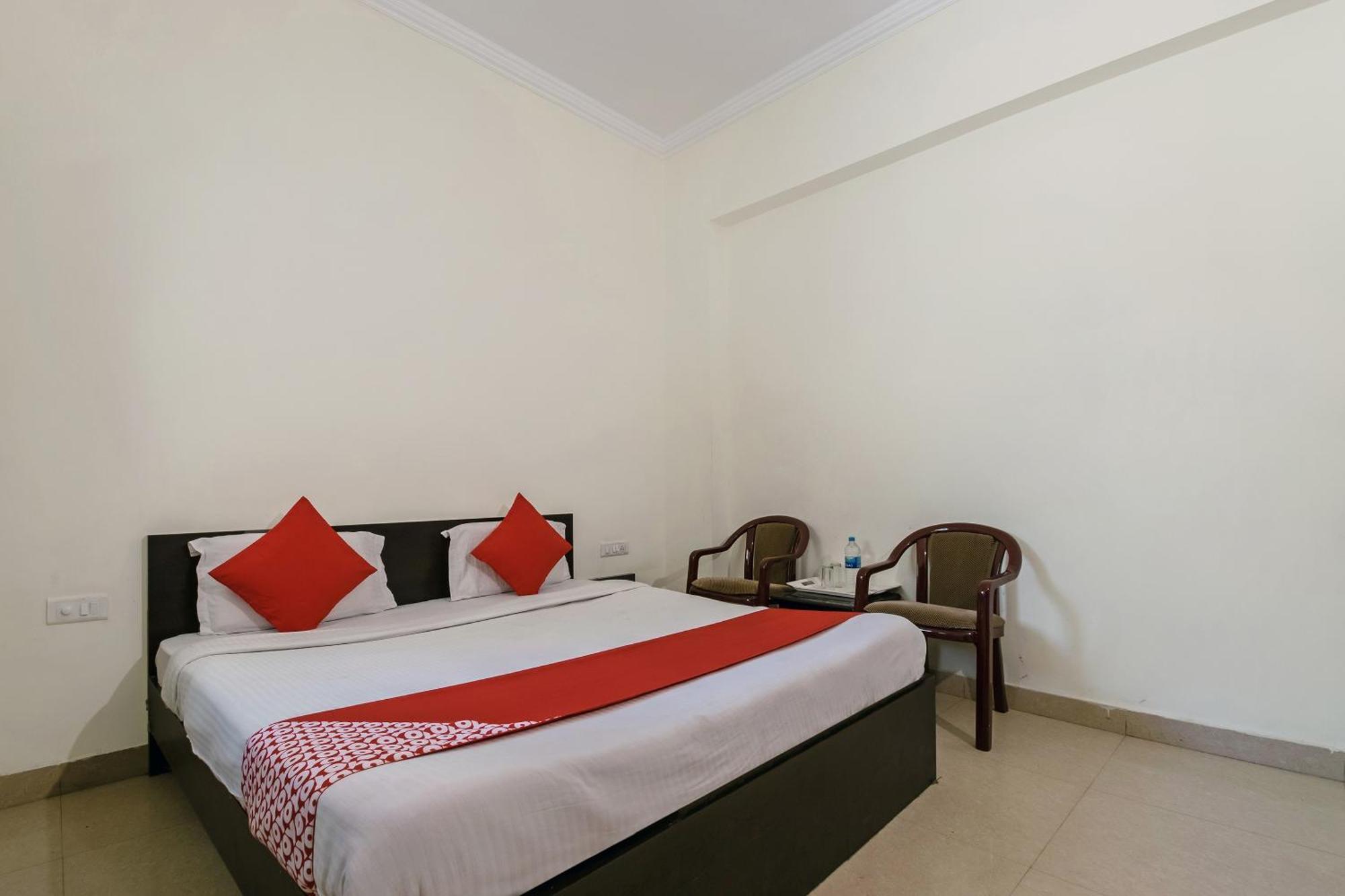 Oyo Hotel Triund Regency カトラ エクステリア 写真