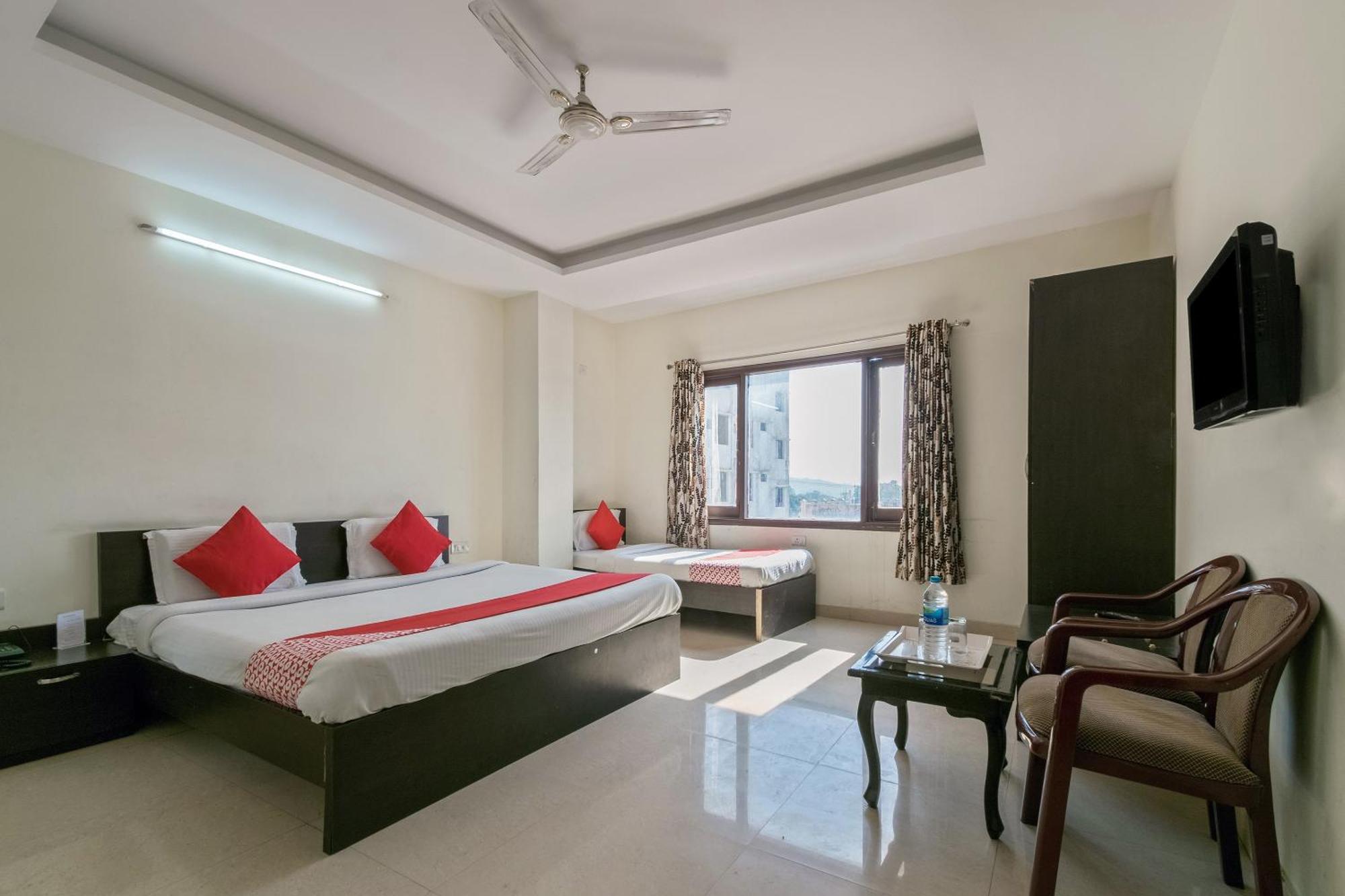 Oyo Hotel Triund Regency カトラ エクステリア 写真