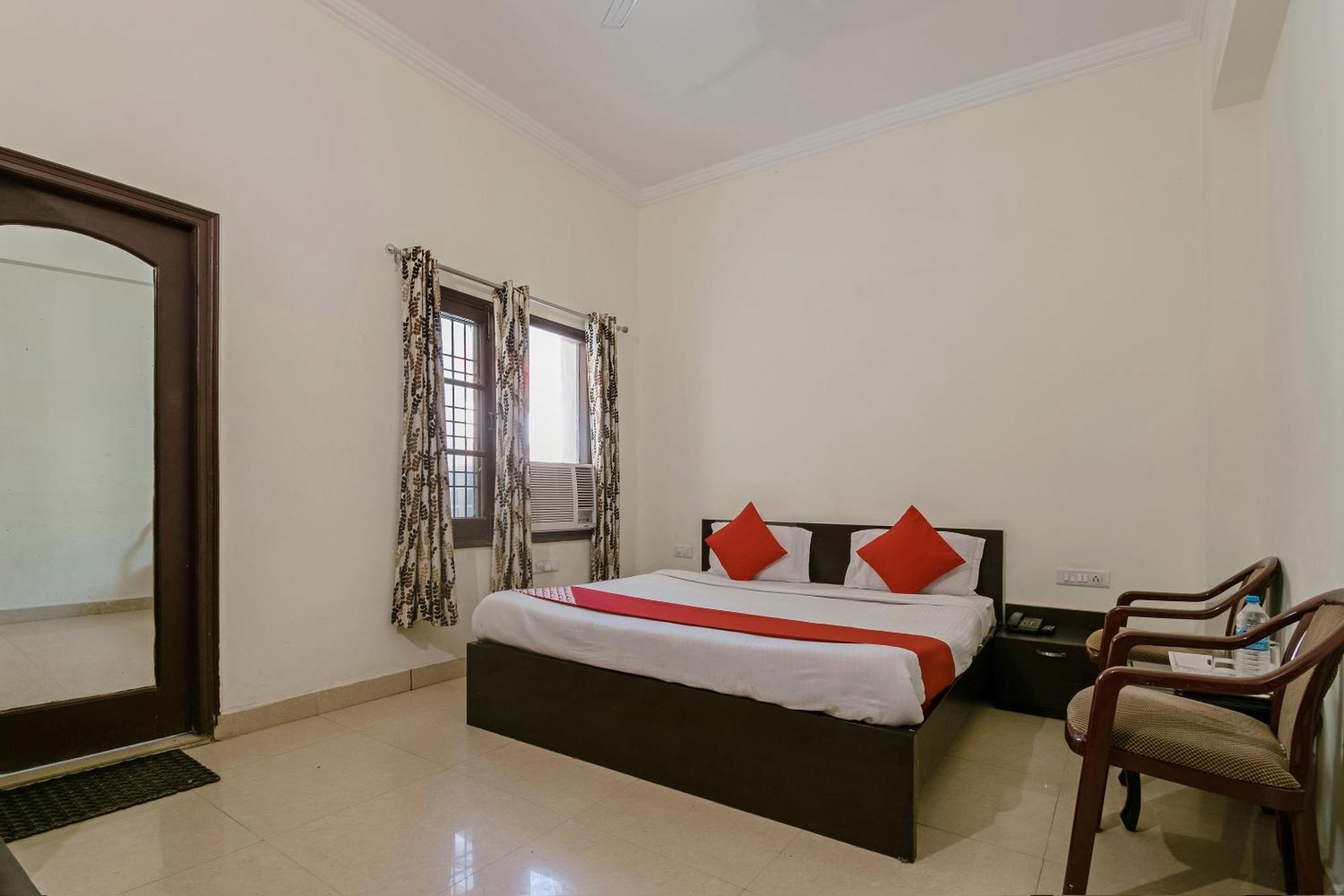 Oyo Hotel Triund Regency カトラ エクステリア 写真