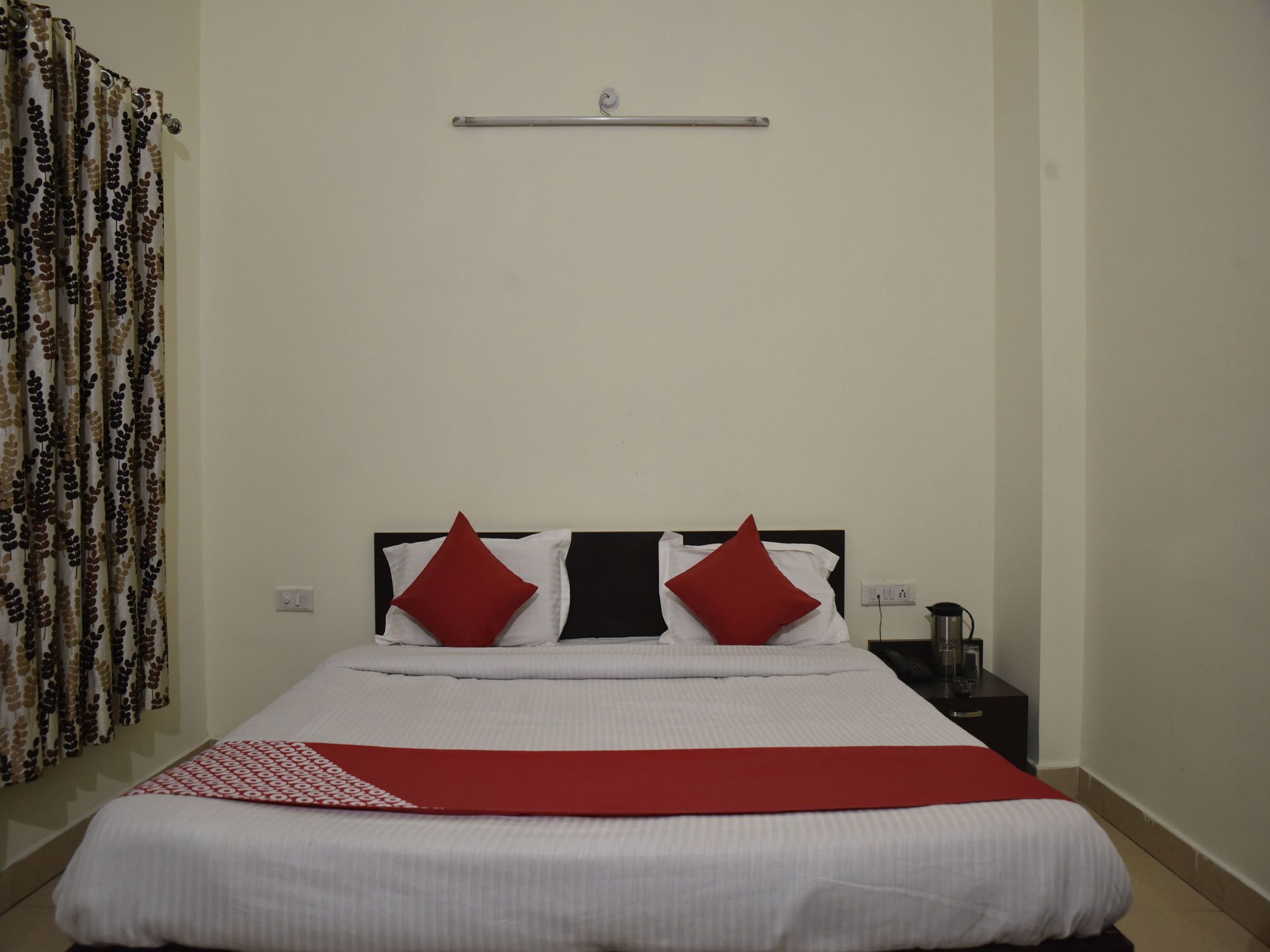 Oyo Hotel Triund Regency カトラ エクステリア 写真
