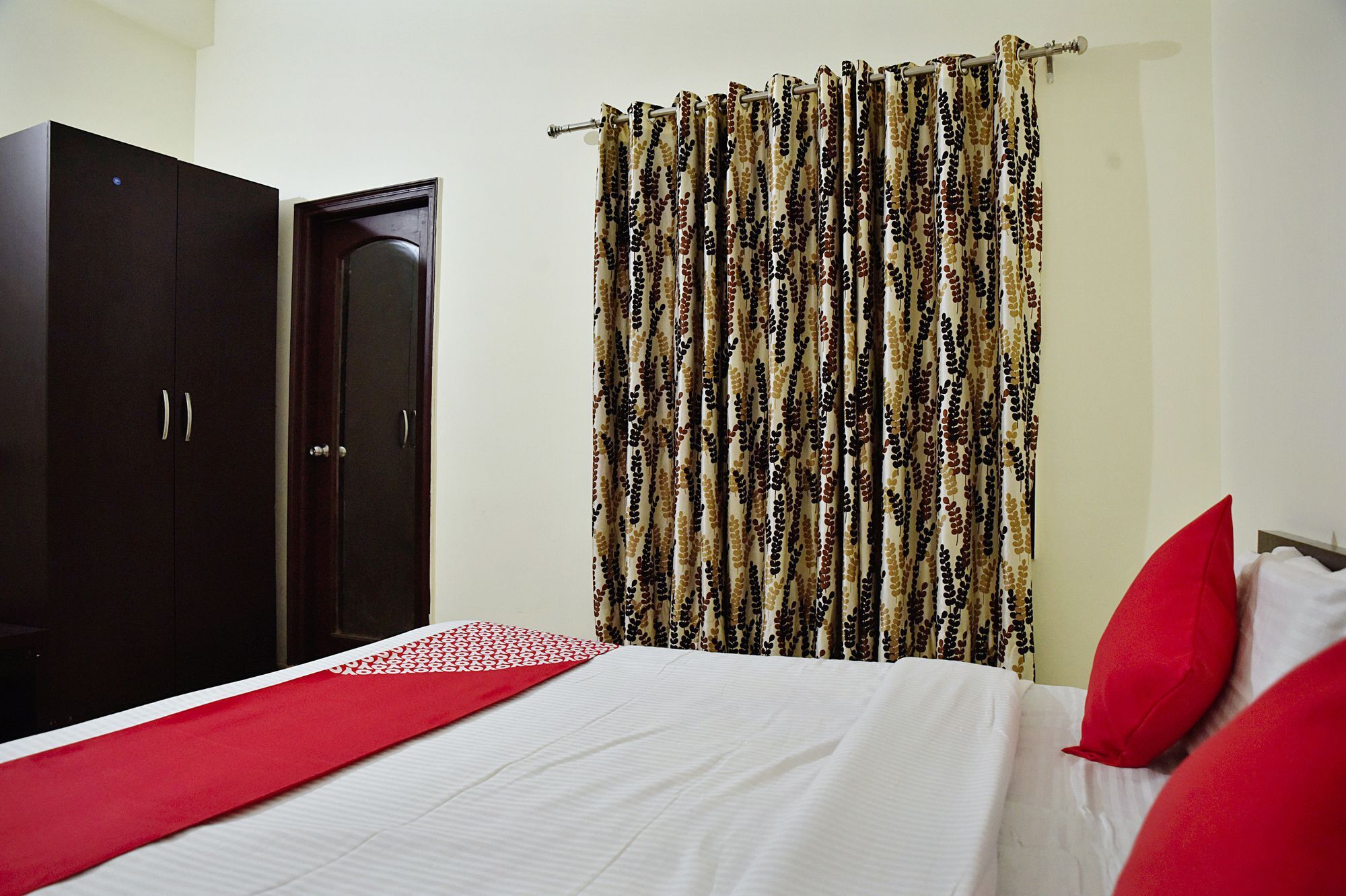 Oyo Hotel Triund Regency カトラ エクステリア 写真