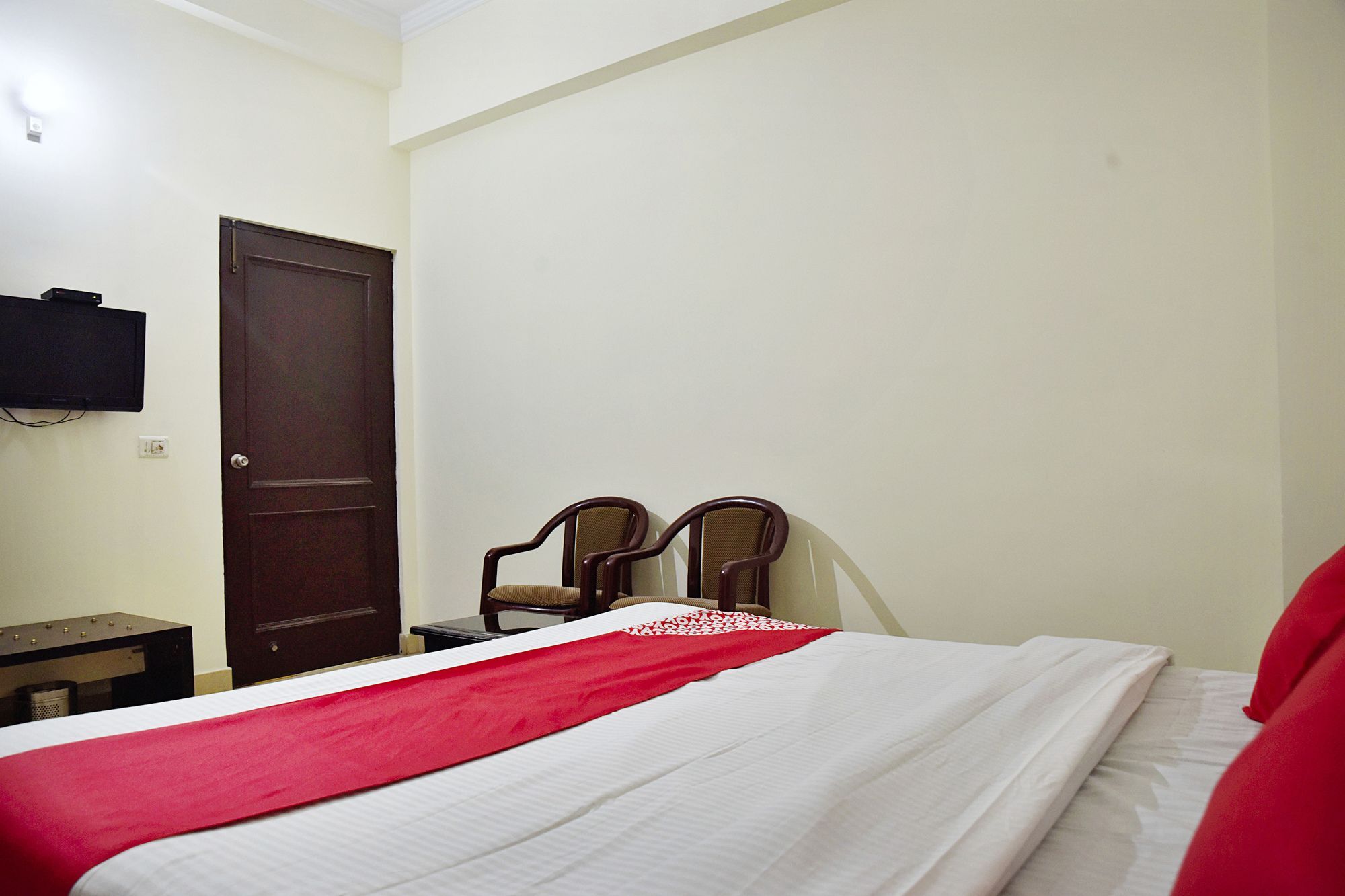 Oyo Hotel Triund Regency カトラ エクステリア 写真