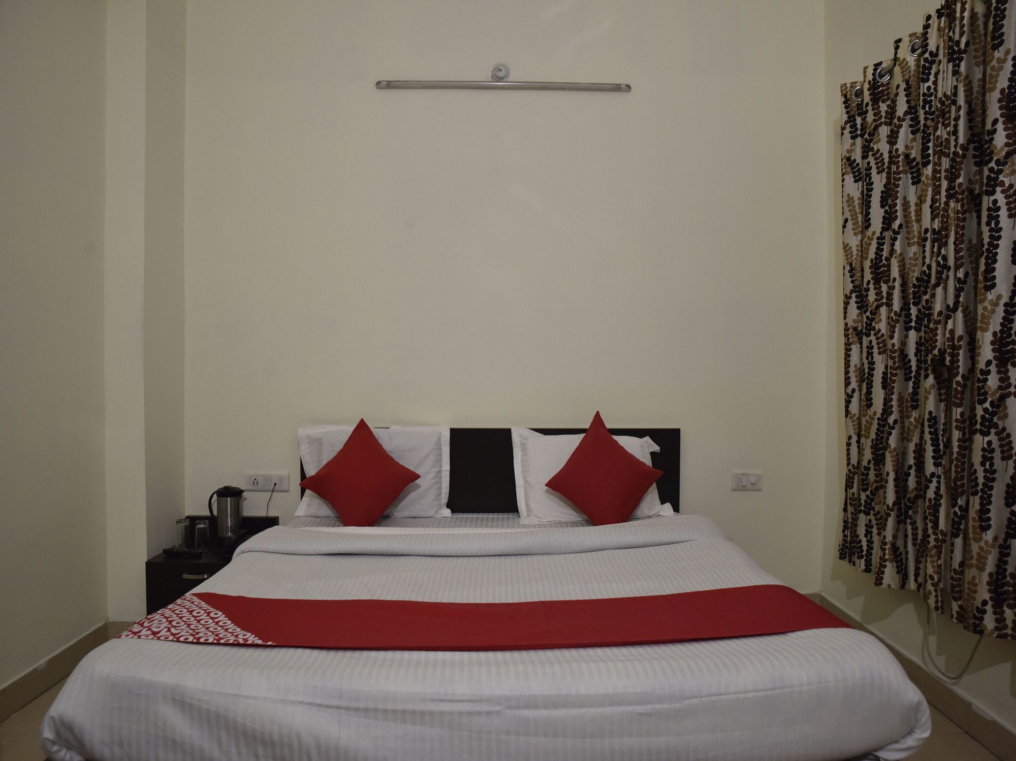 Oyo Hotel Triund Regency カトラ エクステリア 写真