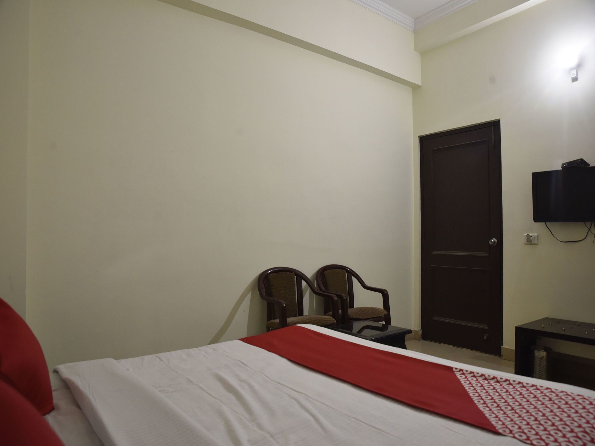 Oyo Hotel Triund Regency カトラ エクステリア 写真