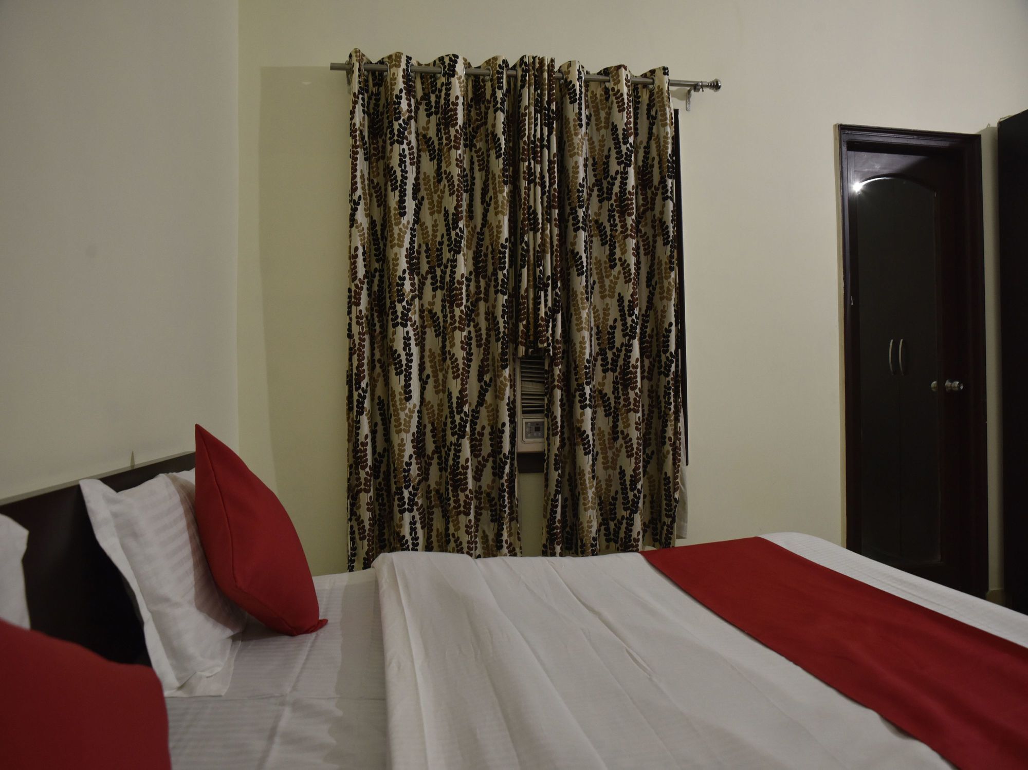 Oyo Hotel Triund Regency カトラ エクステリア 写真