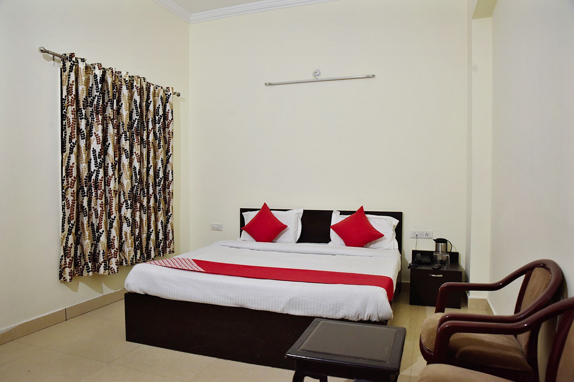 Oyo Hotel Triund Regency カトラ エクステリア 写真