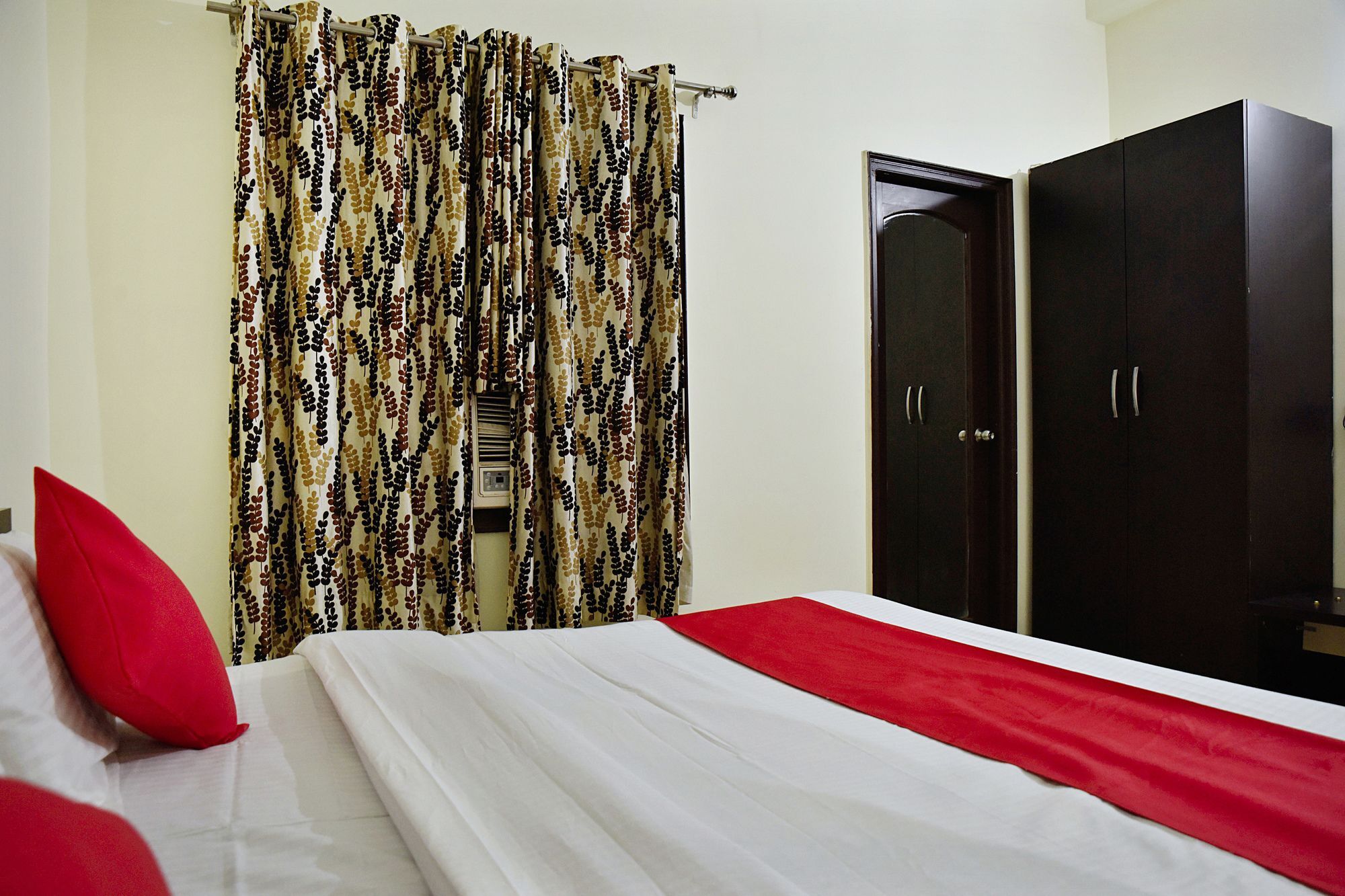Oyo Hotel Triund Regency カトラ エクステリア 写真