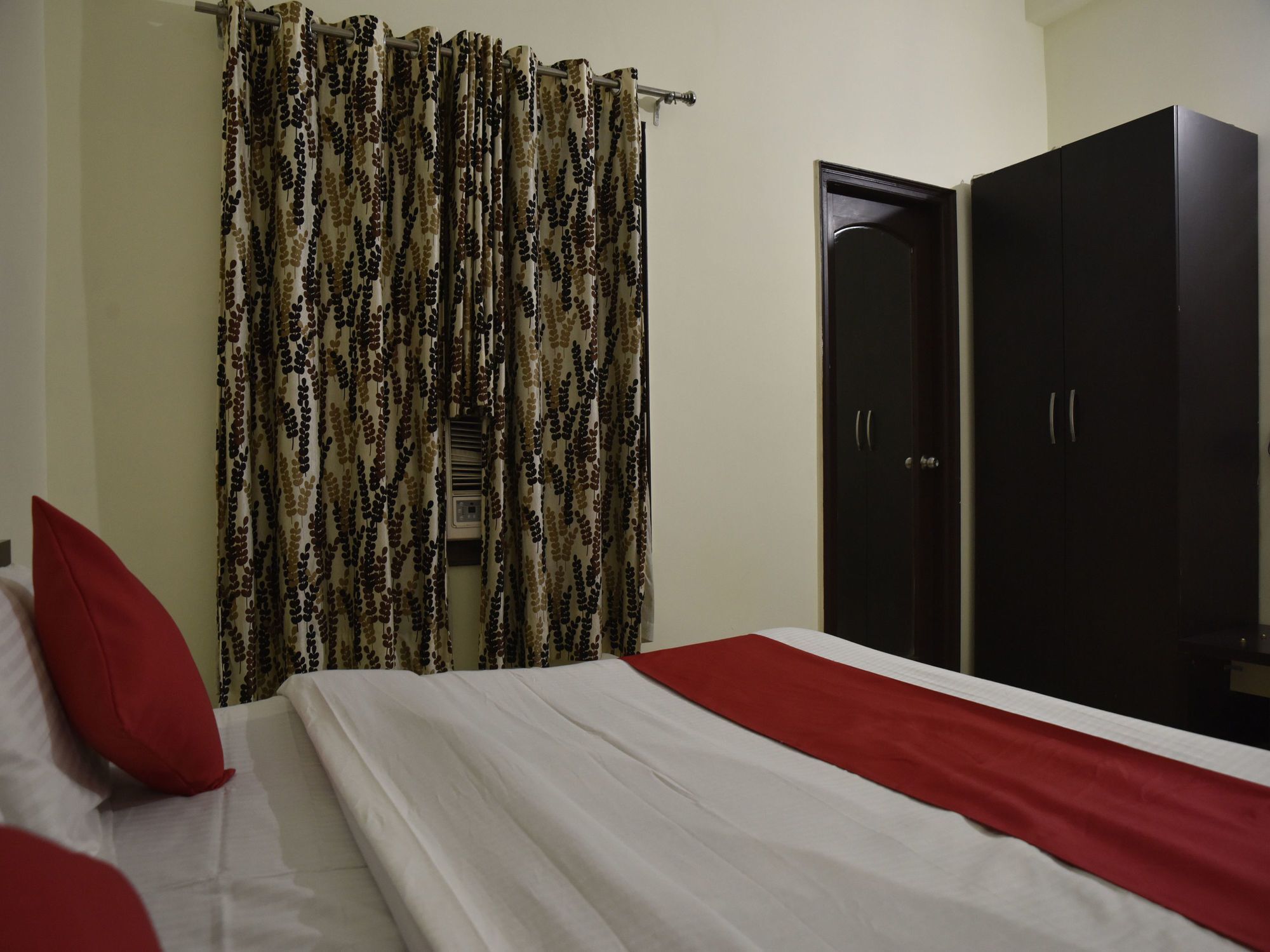 Oyo Hotel Triund Regency カトラ エクステリア 写真